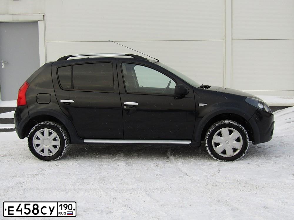 Фото автомобиля RENAULT SANDERO, 2012 — госномер О165ТК32. Цвет: ЧЕРНЫЙ