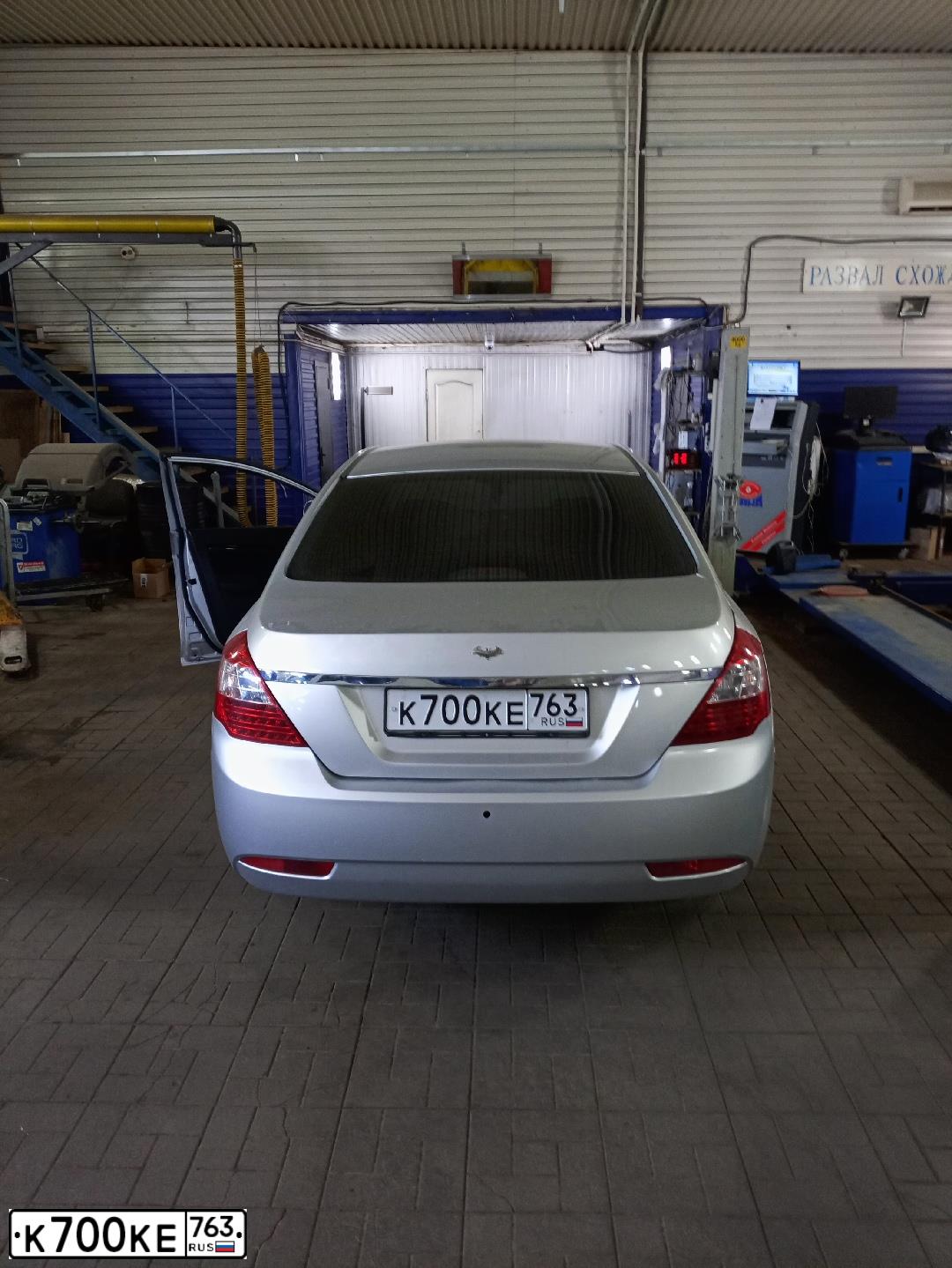 Фото автомобиля GEELY EMGRAND, 2012 — госномер К700КЕ763. Цвет: СЕРЕБРО