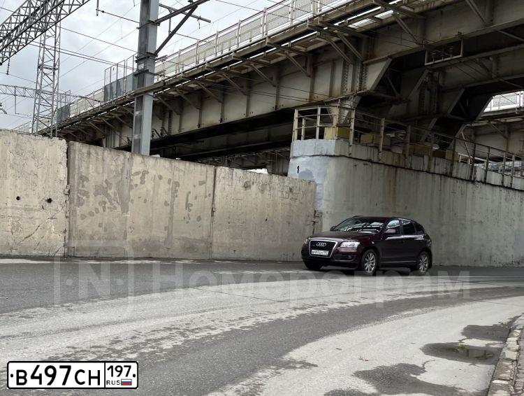 Фото автомобиля AUDI Q5, 2012 — госномер К262ВР550. Цвет: ВИШНЕВЫЙ