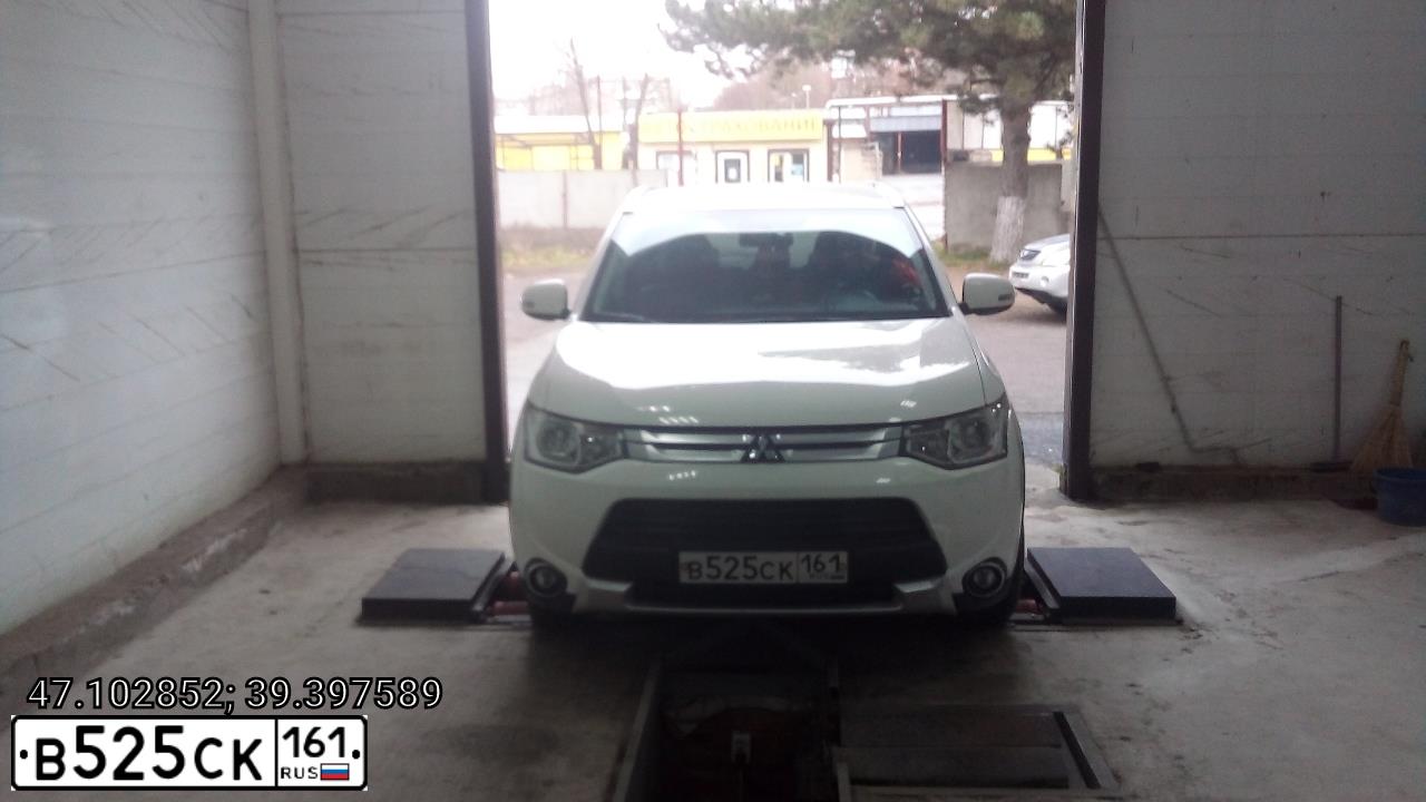 Фото автомобиля MITSUBISHI OUTLANDER, 2014 — госномер В525СК161. Цвет: БЕЛЫЙ