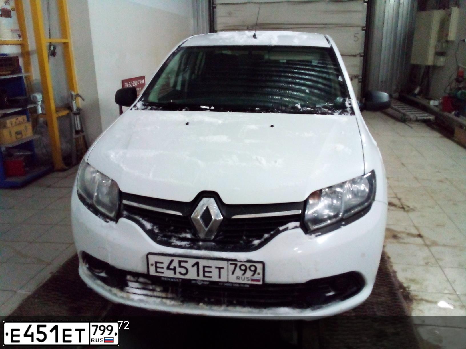 Фото автомобиля RENAULT LOGAN, 2018 — госномер Е451ЕТ799. Цвет: БЕЛЫЙ