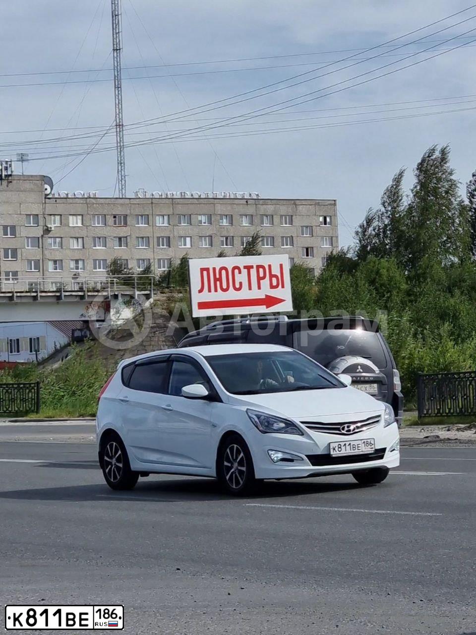 Фото автомобиля HYUNDAI SOLARIS, 2016 — госномер К811ВЕ186. Цвет: БЕЛЫЙ