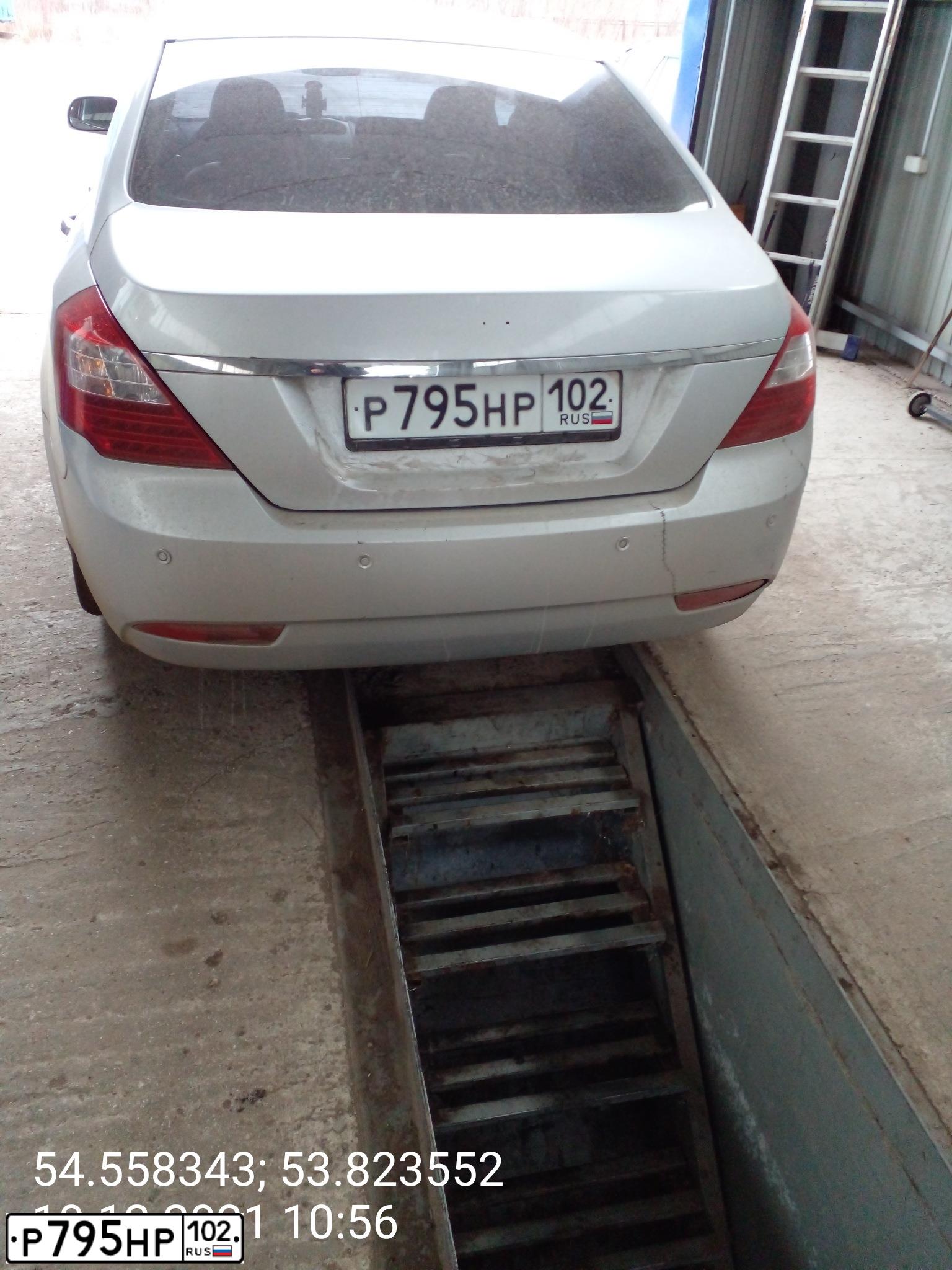 Фото автомобиля GEELY EMGRAND, 2013 — госномер Р795НР102. Цвет: СЕРЕБРО