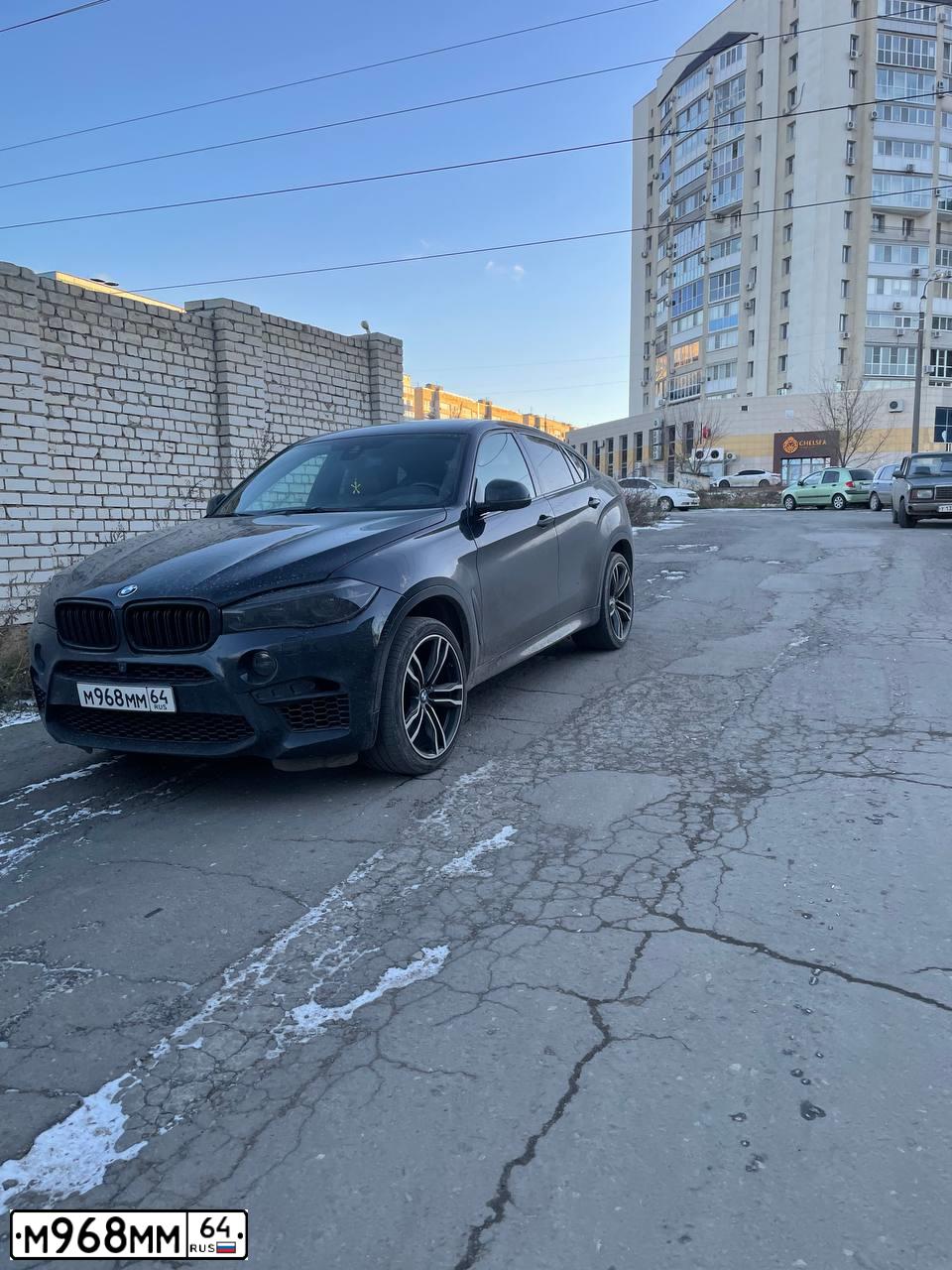 Фото автомобиля LADA 2121 NIVA, 2011 — госномер М968ММ64. Цвет: ТЕМНО ЗЕЛЕНЫЙ