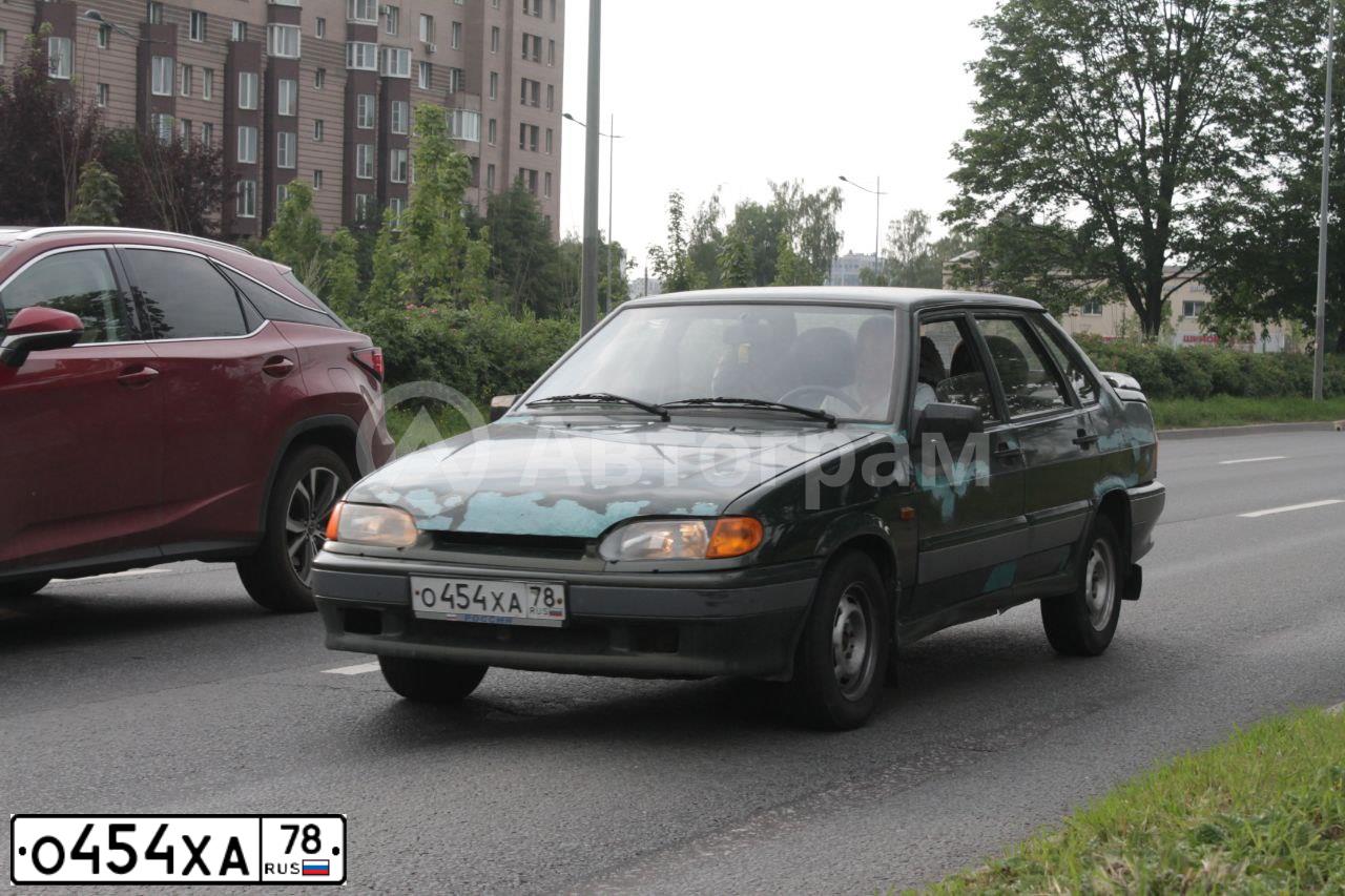 Фото автомобиля LADA 2115 SAMARA, 2004 — госномер О454ХА78. Цвет: ЗОЛОТИСТО-ТЕМНО-ЗЕЛЕНЫЙ