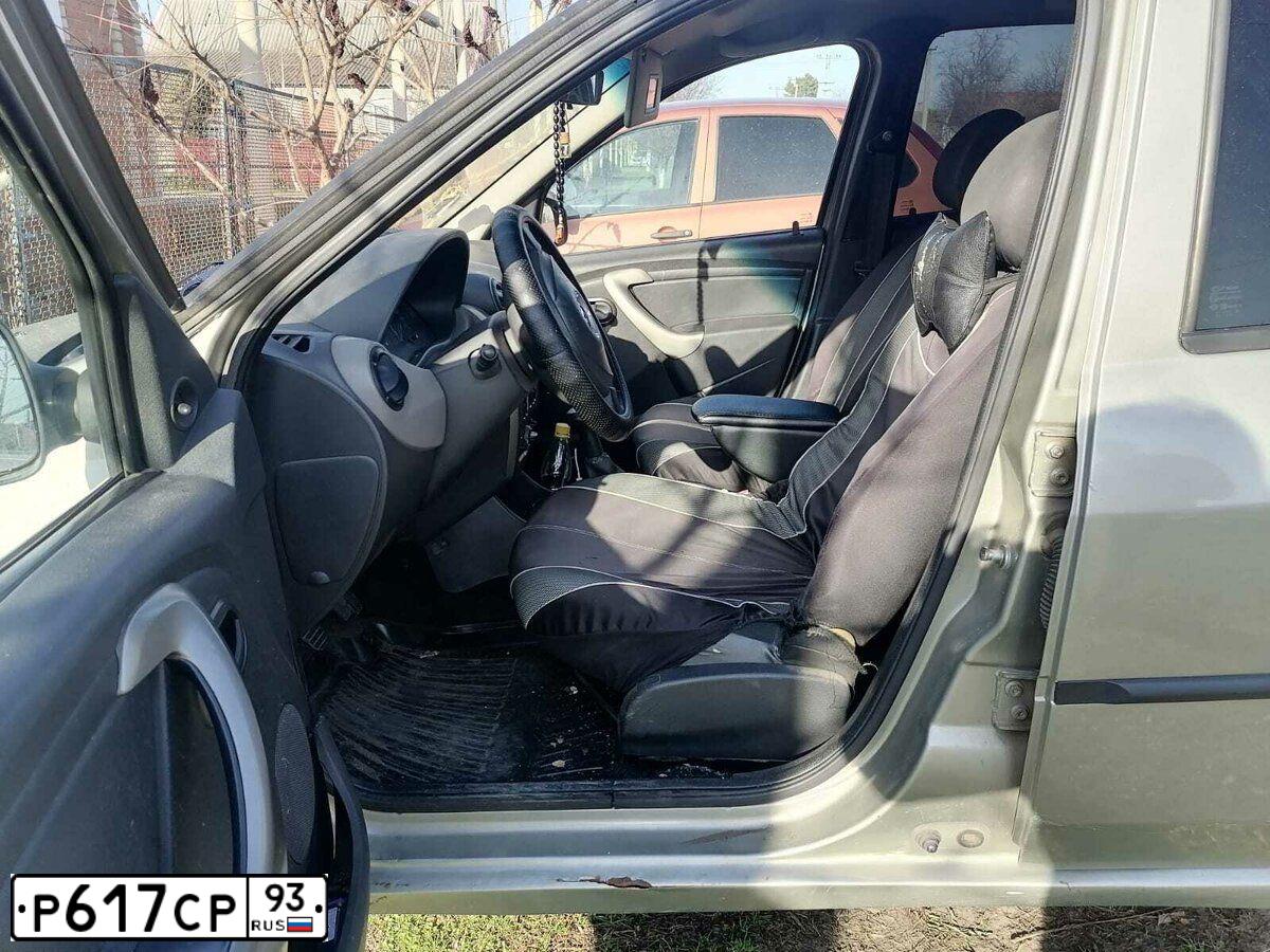 Фото автомобиля RENAULT T LOGAN, 2010 — госномер М370РХ126. Цвет: БЕЖЕВЫЙ