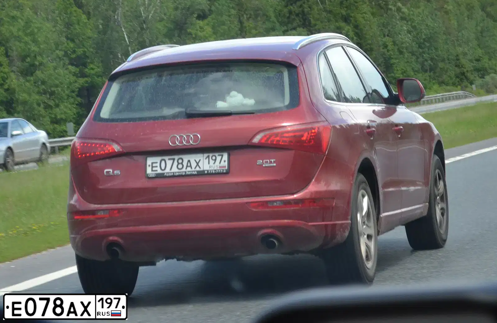 Фото автомобиля AUDI Q5, 2010 — госномер Е078АХ197. Цвет: ВИШНЕВЫЙ