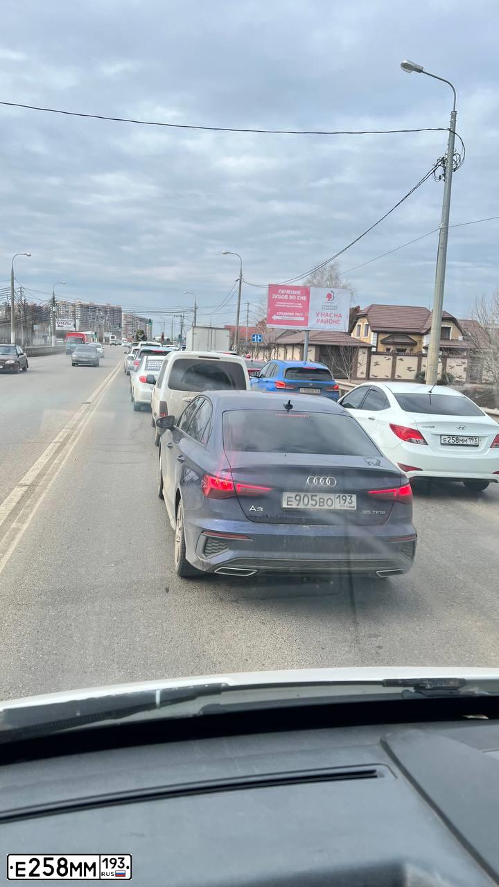 Фото автомобиля HYUNDAI SOLARIS, 2015 — госномер Е258ММ193. Цвет: Белый
