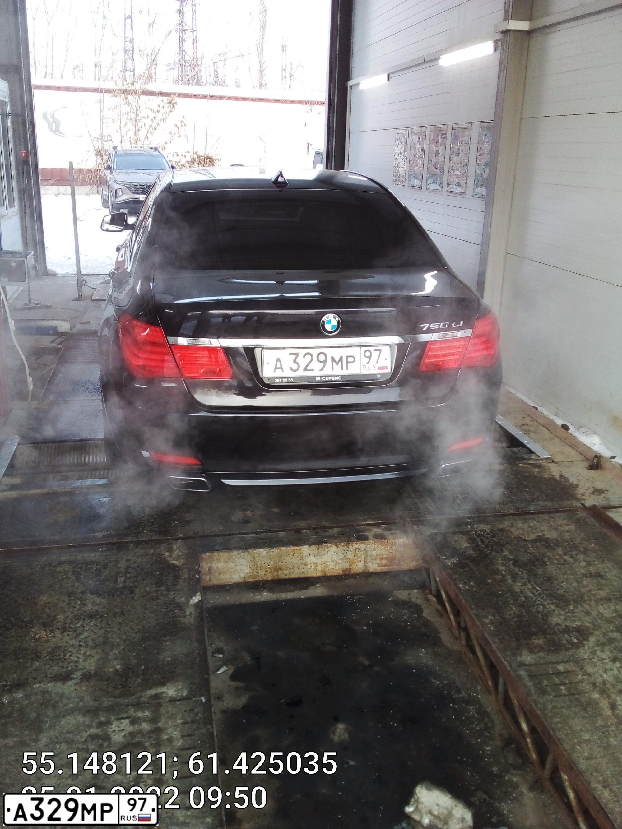 Фото автомобиля BMW SERIE 7, 2003 — госномер А002ОО174. Цвет: БЕЛЫЙ