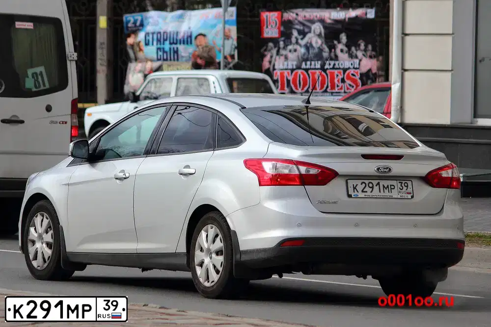 Фото автомобиля FORD ФОРД ФОКУС. Цвет: СЕРЕБРИСТЫЙ