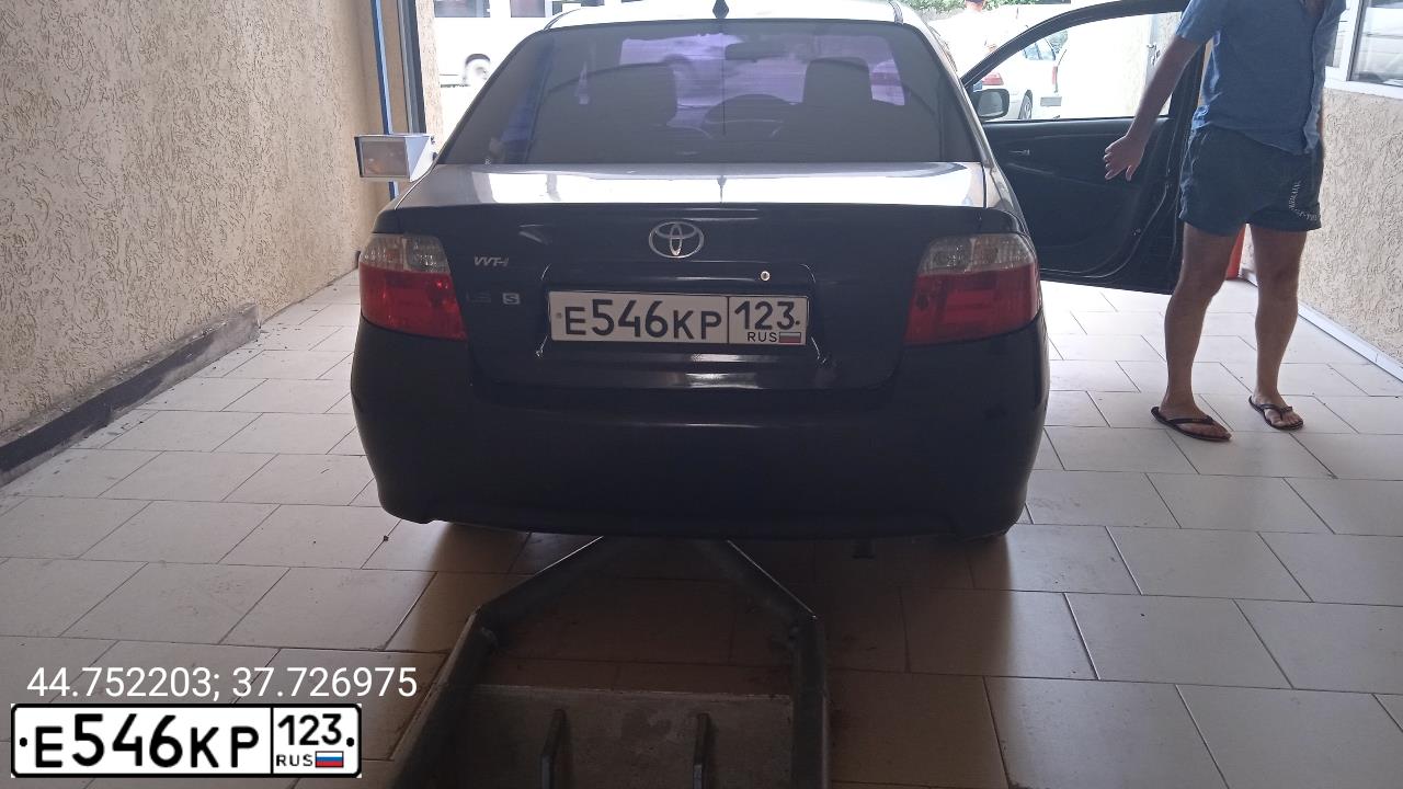 Фото автомобиля TOYOTA SOLUNA /VIOS/, 2003 — госномер Е546КР123. Цвет: БЕЛЫЙ(ТЕМНО-СЕРЫЙ)