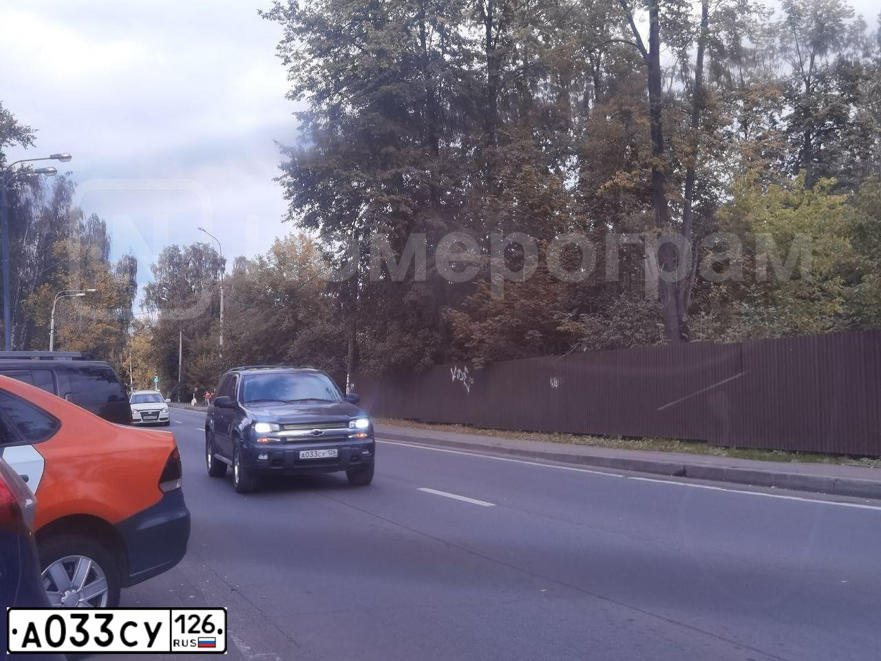 Фото автомобиля CHEVROLET TRAILBLAZER, 2006 — госномер А033СУ126. Цвет: СЕРЫЙ МЕТАЛЛИК