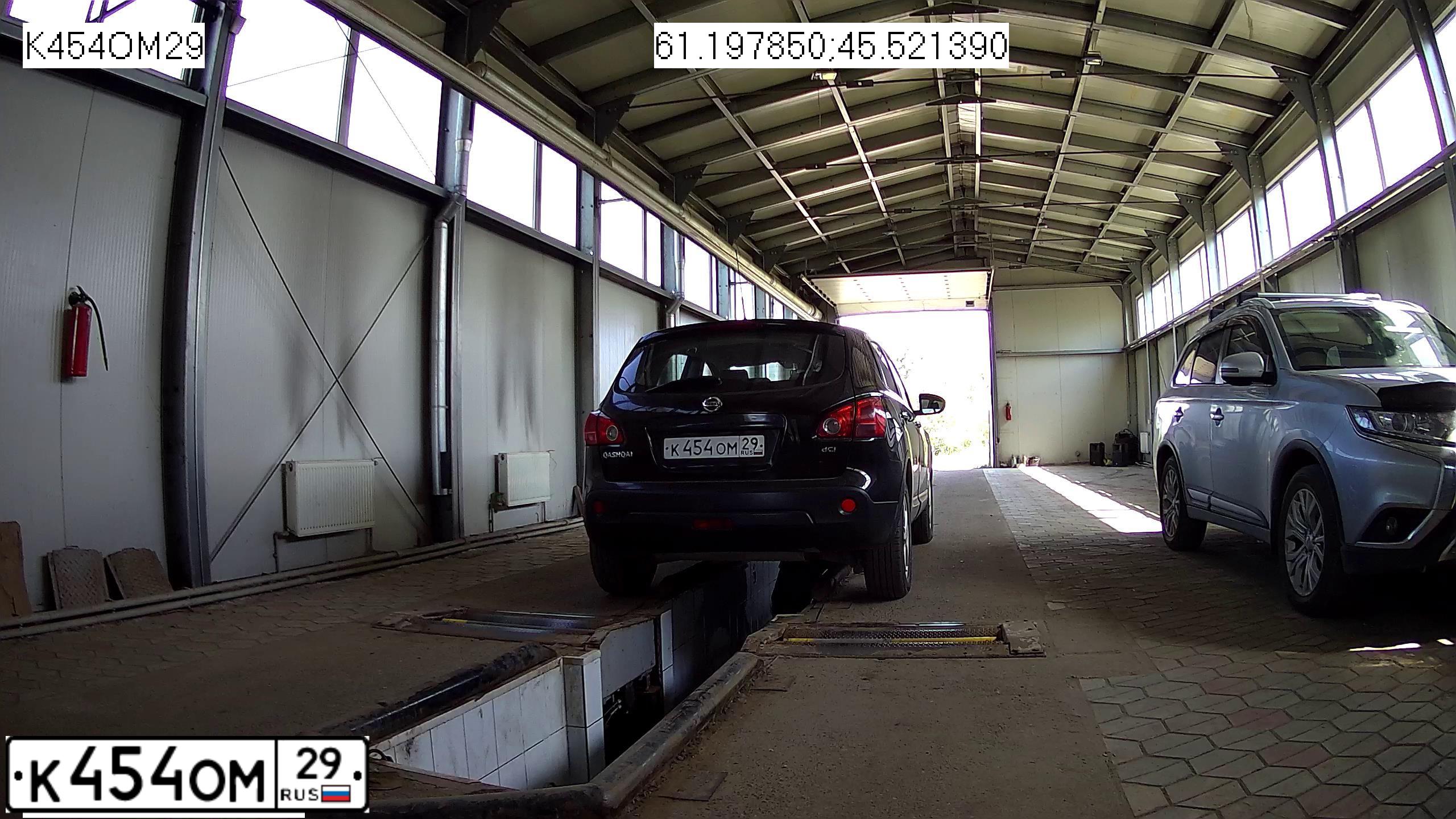 Фото автомобиля NISSAN QASHQAI, 2009 — госномер К454ОМ29. Цвет: ЧЕРНЫЙ