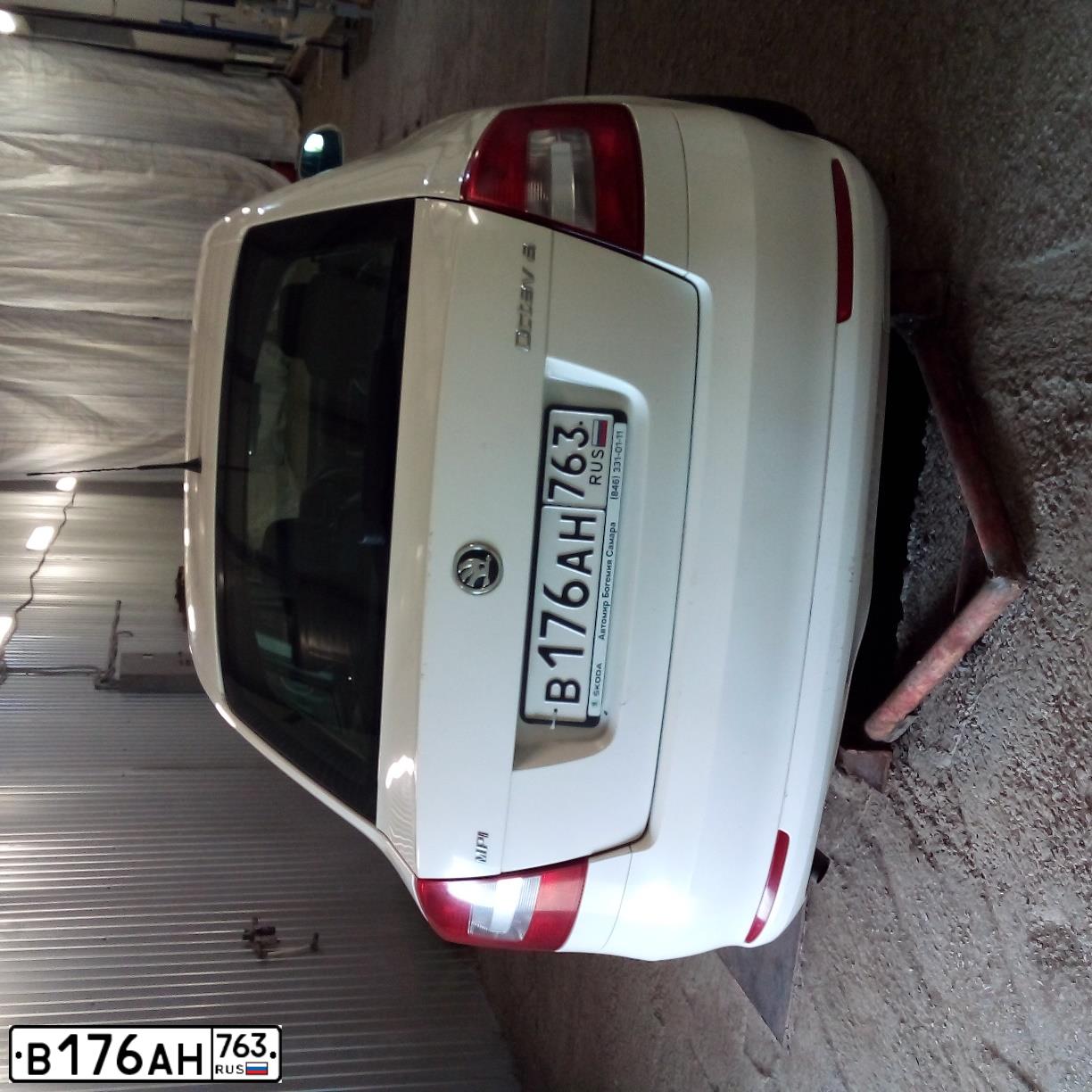 Фото автомобиля SKODA OCTAVIA, 2010 — госномер В176АН763. Цвет: Белый