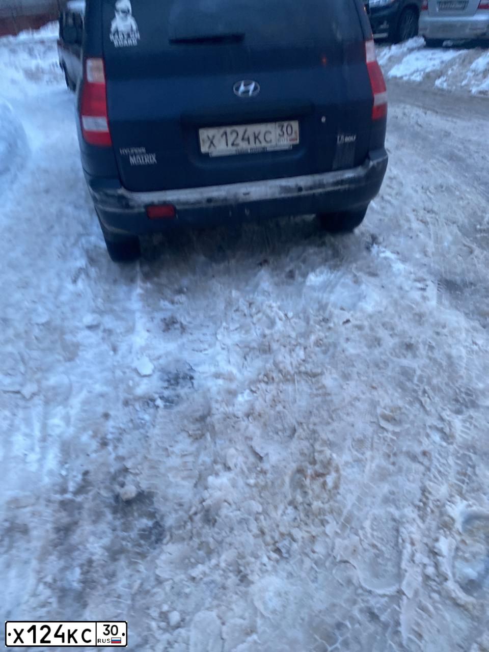 Фото автомобиля HYUNDAI MATRIX, 2005 — госномер Х124КС30. Цвет: ТЕМНО-СИНИЙ