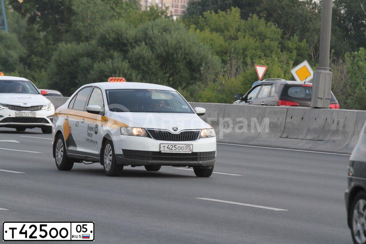 Фото автомобиля SKODA RAPID, 2016 — госномер С372СК05. Цвет: БЕЛЫЙ