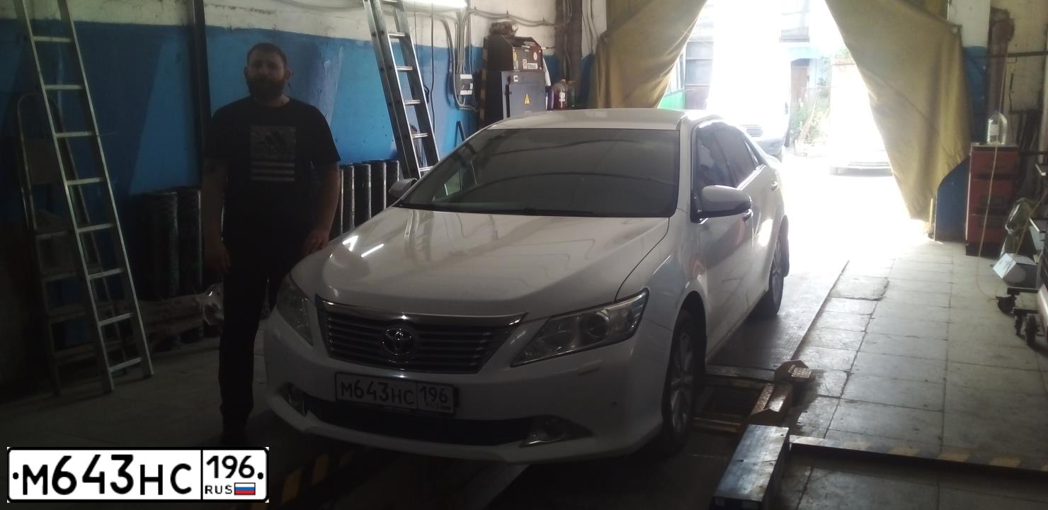 Фото автомобиля TOYOTA CAMRY, 2012 — госномер С579ХВ196. Цвет: Белый