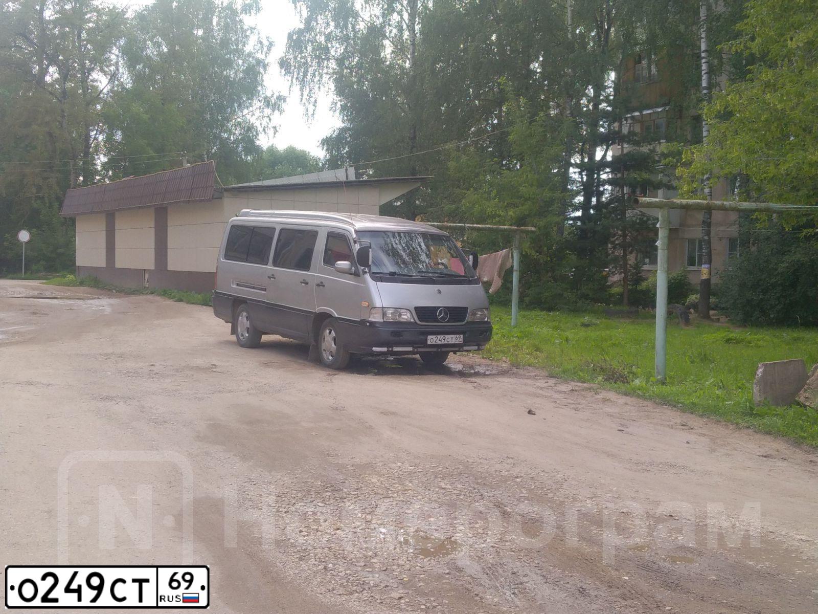 Фото автомобиля SSANGYONG ISTANA, 1995 — госномер У059ОЕ177. Цвет: СЕРЫЙ