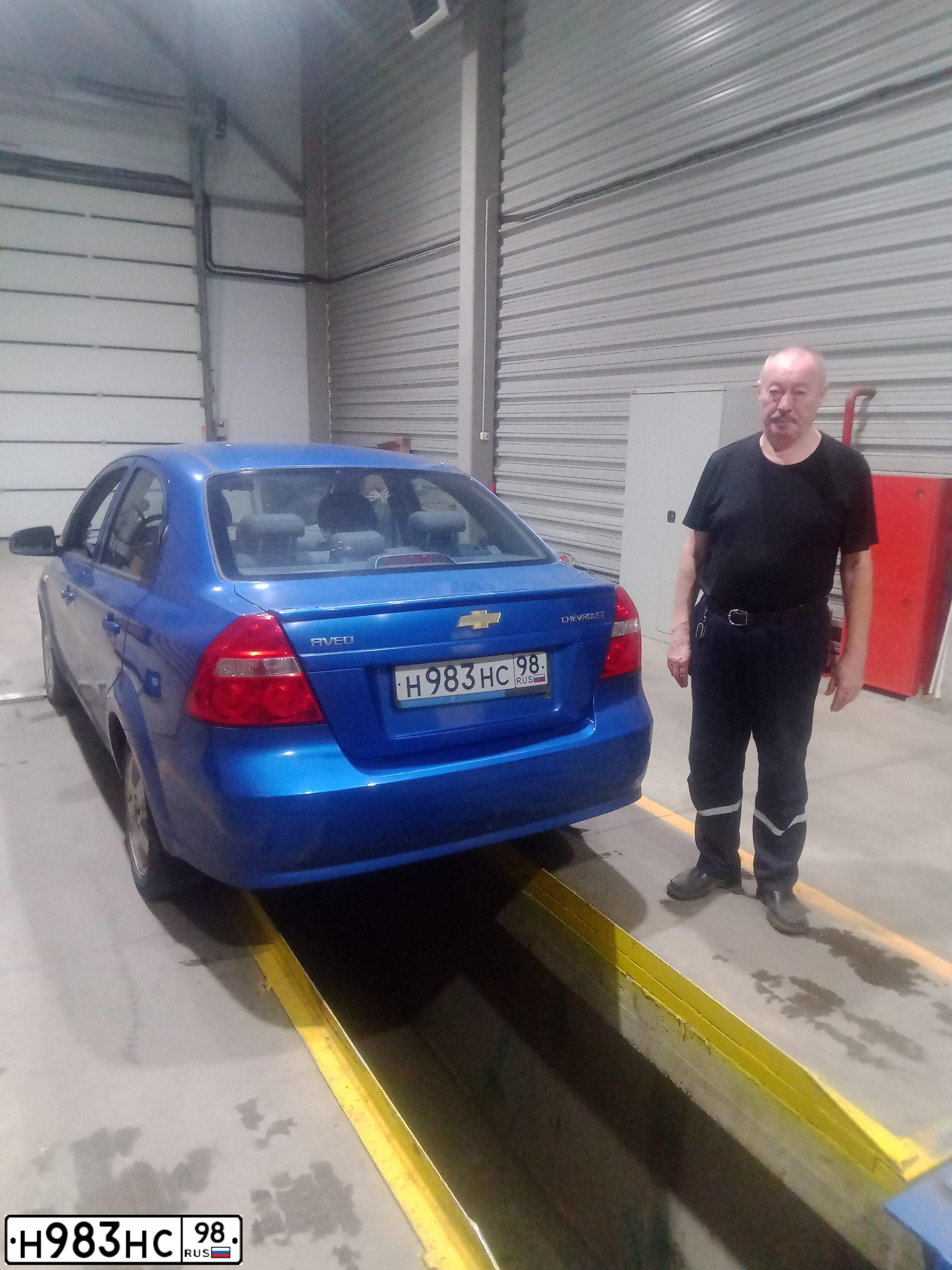 Фото автомобиля CHEVROLET AVEO, 2006 — госномер Н983НС98. Цвет: СИНИЙ
