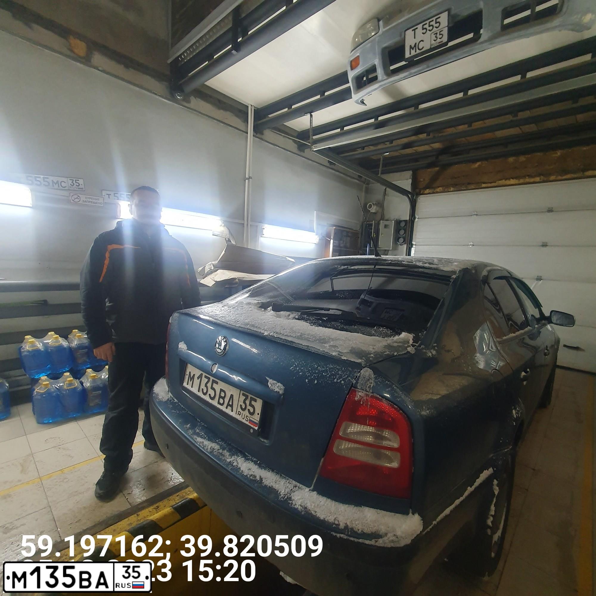 Фото автомобиля SKODA OCTAVIA, 2002 — госномер А797ХХ35. Цвет: СИНИЙ(ГОЛУБОЙ)