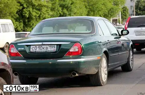 Фото автомобиля JAGUAR XJ-SERIE, 2003 — госномер С010КВ199. Цвет: ЗЕЛЕНЫЙ