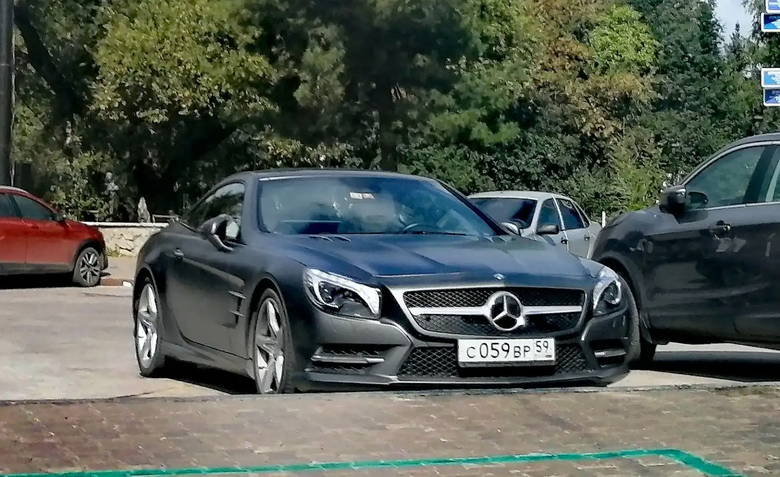Фото автомобиля MERCEDES SL-KLASSE, 2014 — госномер Е830РЕ159. Цвет: Серый