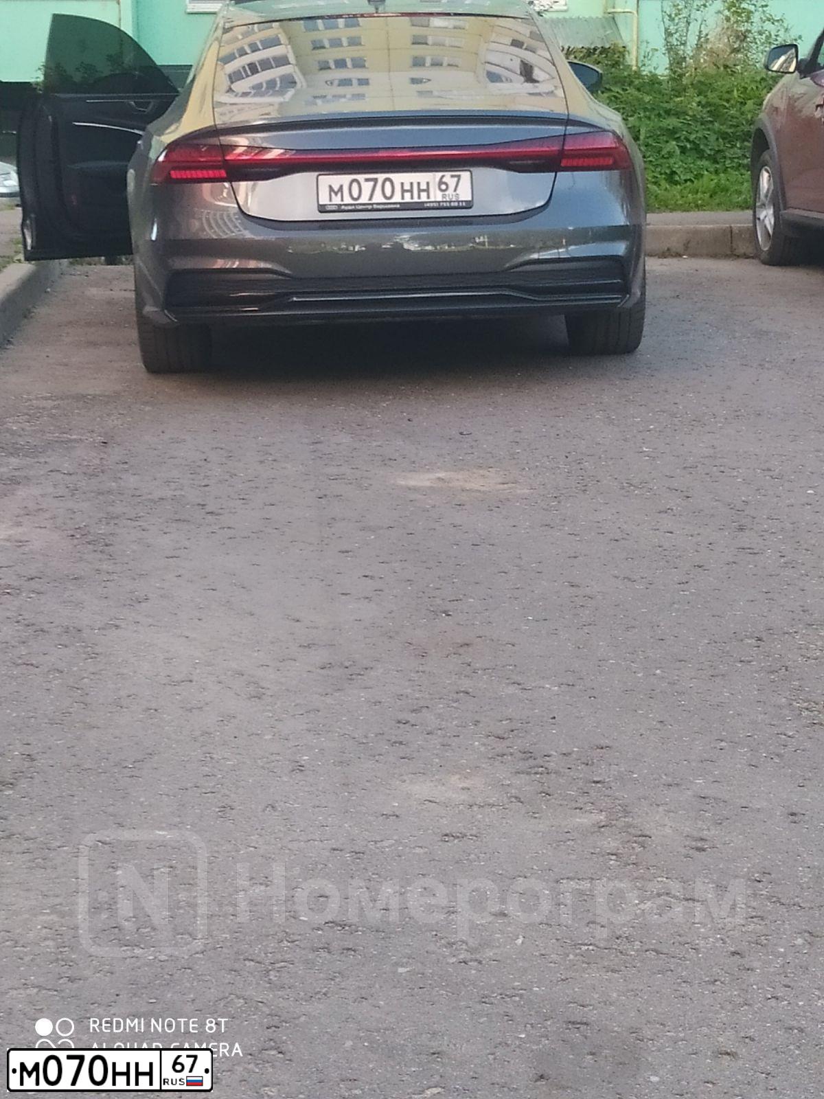 Фото автомобиля AUDI A7, 2019 — госномер У648ЕЕ198. Цвет: СВЕТЛО-СЕРЫЙ