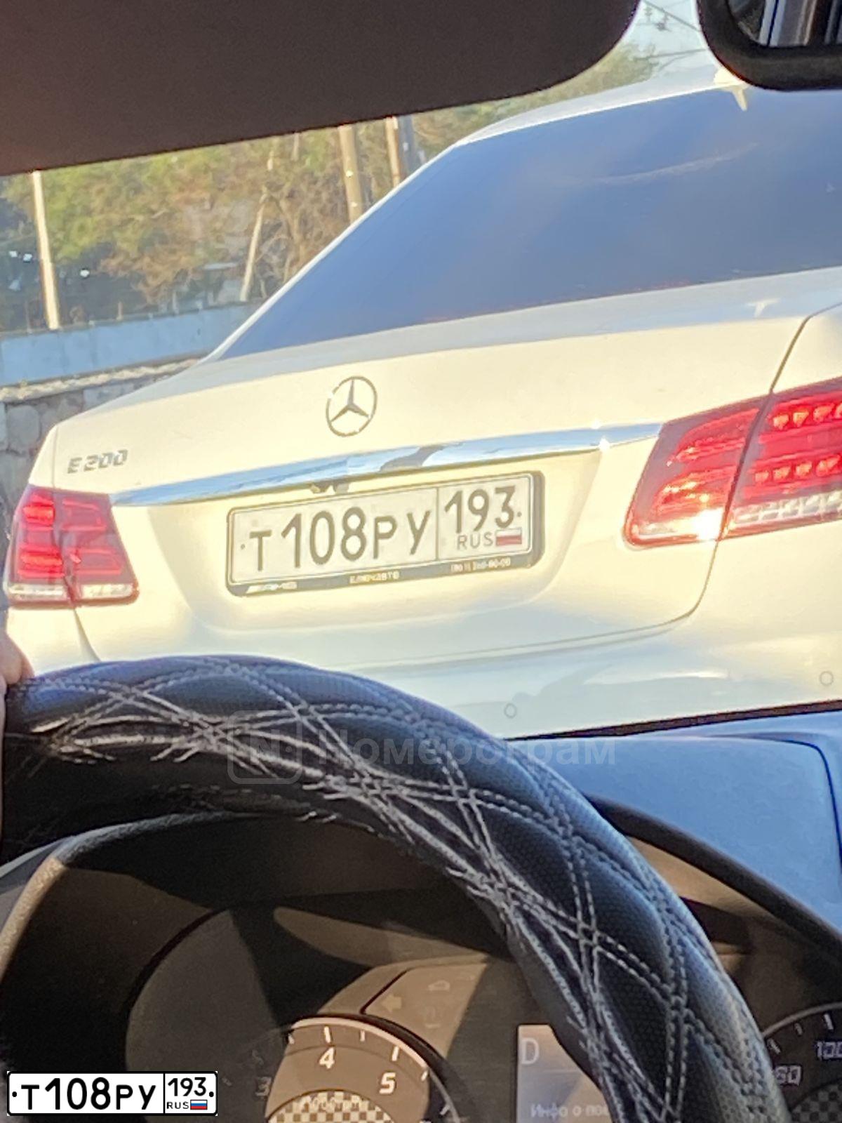 Фото автомобиля MERCEDES E-KLASSE, 2015 — госномер В004ЕУ93. Цвет: Белый