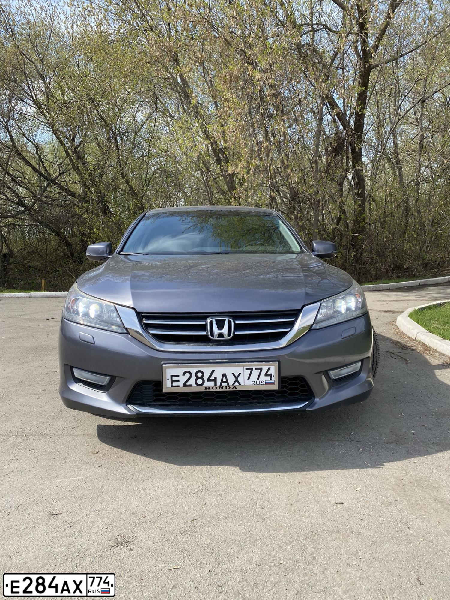 Фото автомобиля HONDA ACCORD, 2013 — госномер Е284АХ774. Цвет: ТЕМНО-СЕРЫЙ