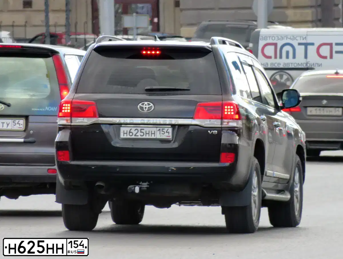 Фото автомобиля TOYOTA LANDCRUISER 200, 2018 — госномер Н625НН154. Цвет: ЧЕРНЫЙ