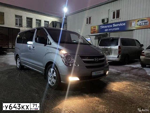 Фото автомобиля HYUNDAI GRAND STAREX, 2011 — госномер О965ОО97. Цвет: ТЕМНО-СЕРЫЙ
