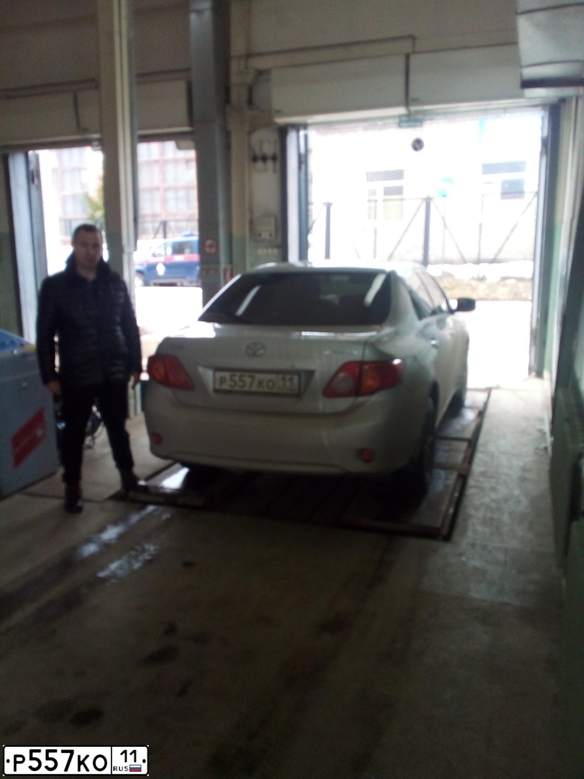 Фото автомобиля TOYOTA COROLLA, 2008 — госномер Е886ЕС11. Цвет: Серебристый