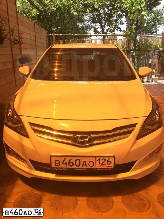 Фото автомобиля HYUNDAI SOLARIS, 2016 — госномер В460АО126. Цвет: БЕЛЫЙ