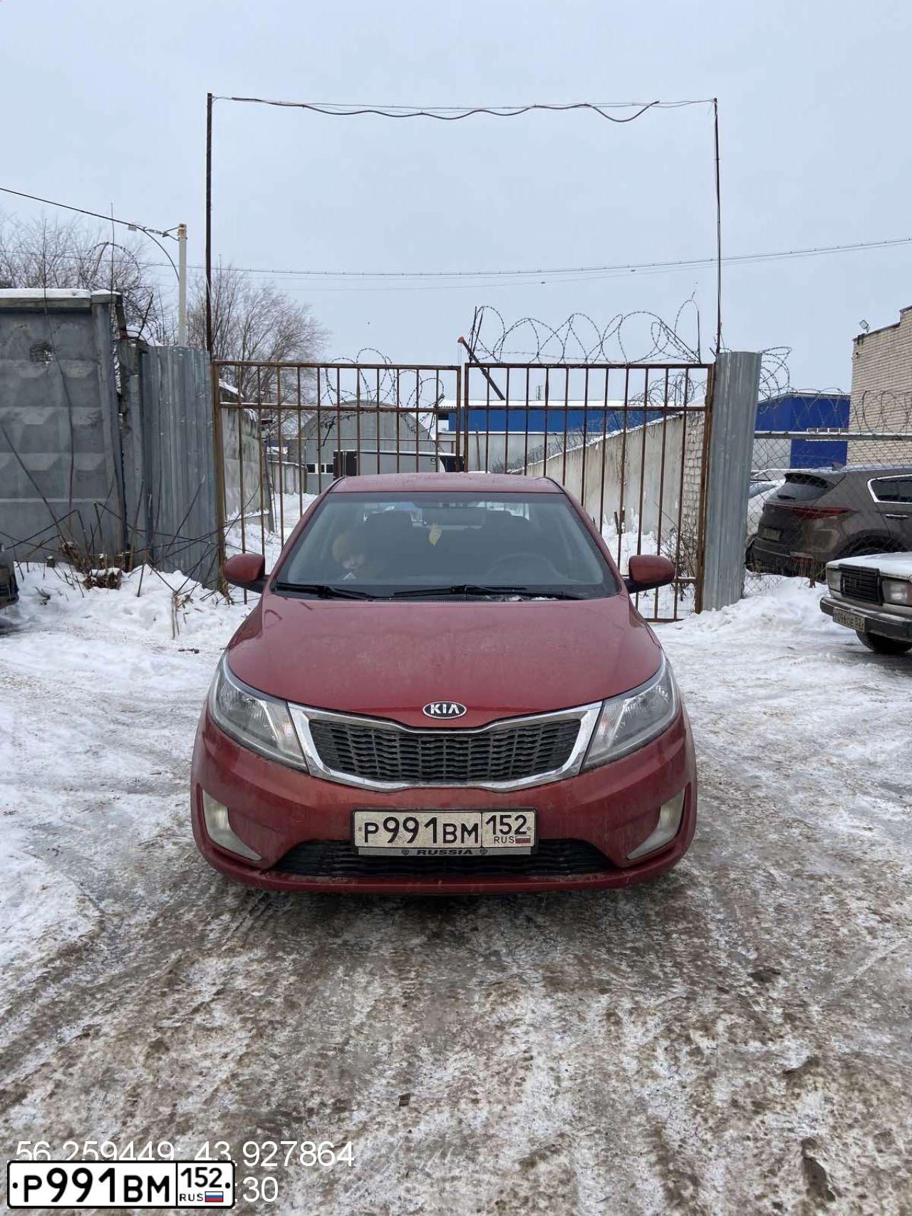 Фото автомобиля KIA RIO, 2013 — госномер Т794КР152. Цвет: Красный