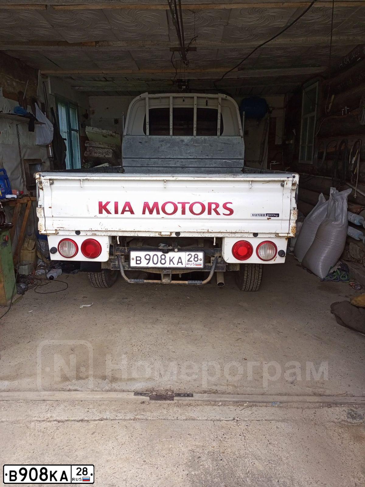 Фото автомобиля KIA BONGO, 2011 — госномер В908КА28. Цвет: БЕЛЫЙ