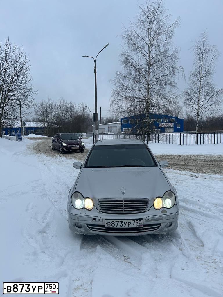 Фото автомобиля MERCEDES C-KLASSE, 2004 — госномер С007РН97. Цвет: СЕРЕБРИСТЫЙ