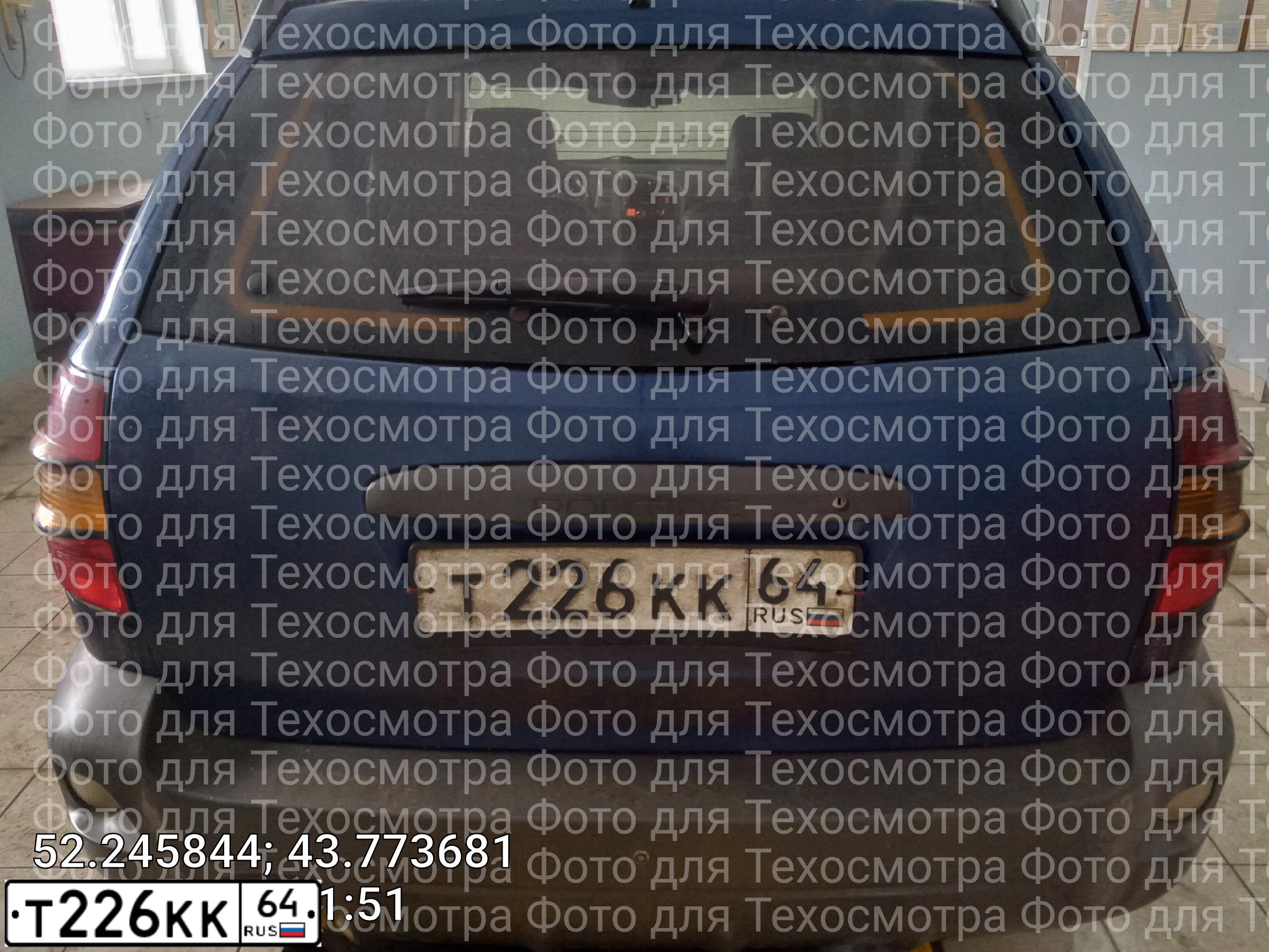 Фото автомобиля PONTIAC C VIBE, 2002 — госномер Т226КК64. Цвет: Темно-синий