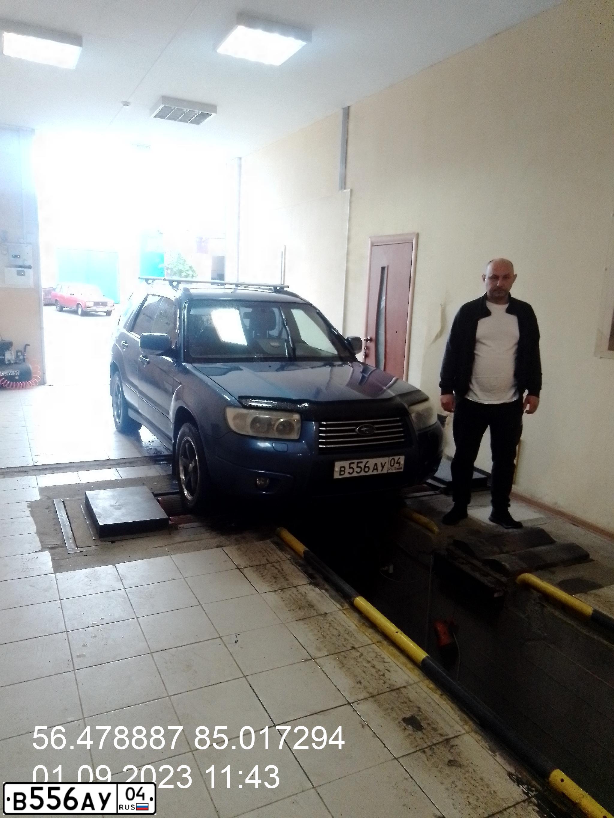 Фото автомобиля SUBARU FORESTER, 2006 — госномер Р848СО70. Цвет: синий