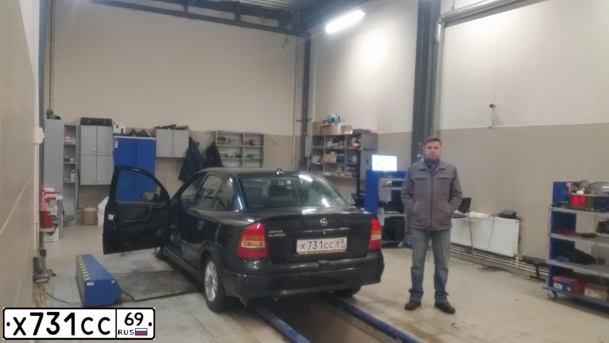 Фото автомобиля OPEL ASTRA, 2004 — госномер Р328УР40