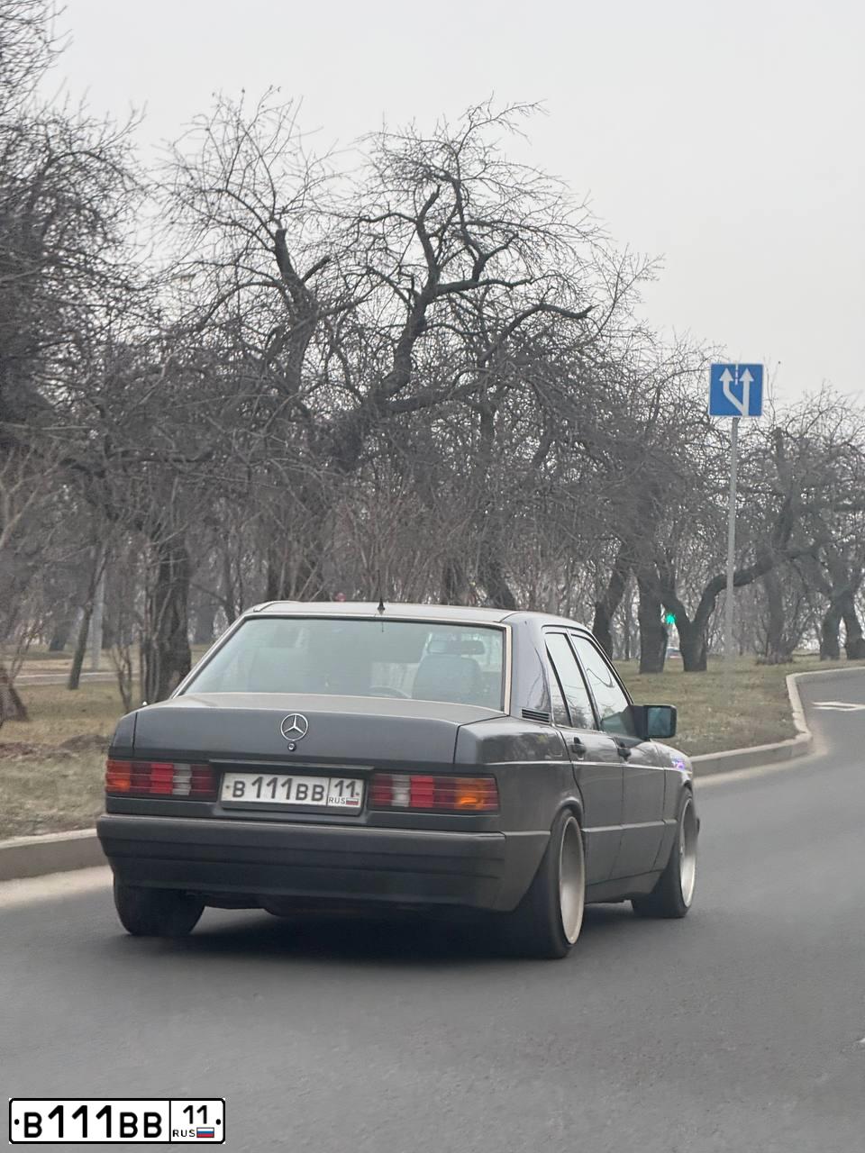 Фото автомобиля MERCEDES M-KLASSE, 2009 — госномер В111ВВ11. Цвет: ЧЕРНЫЙ