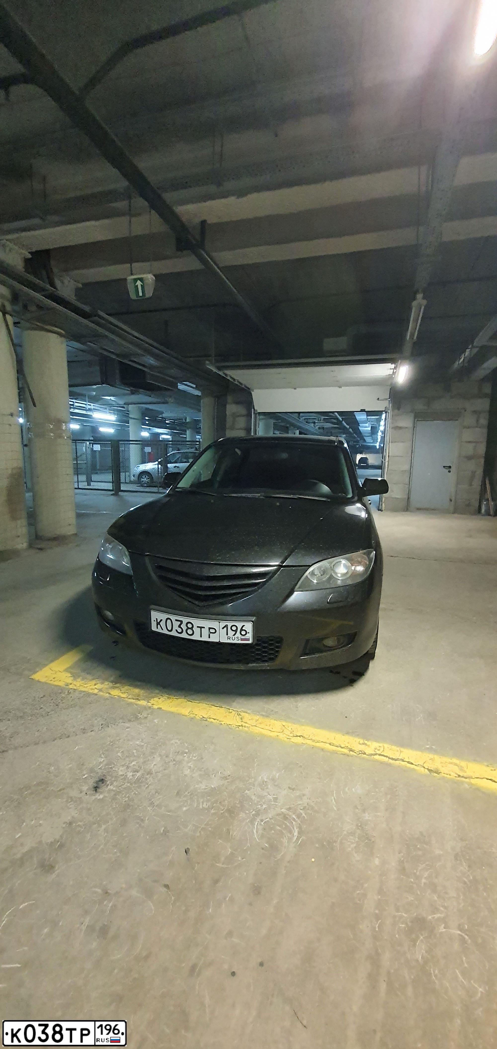 Фото автомобиля MAZDA 3, 2006 — госномер К042ВО96. Цвет: ЧЕРНЫЙ
