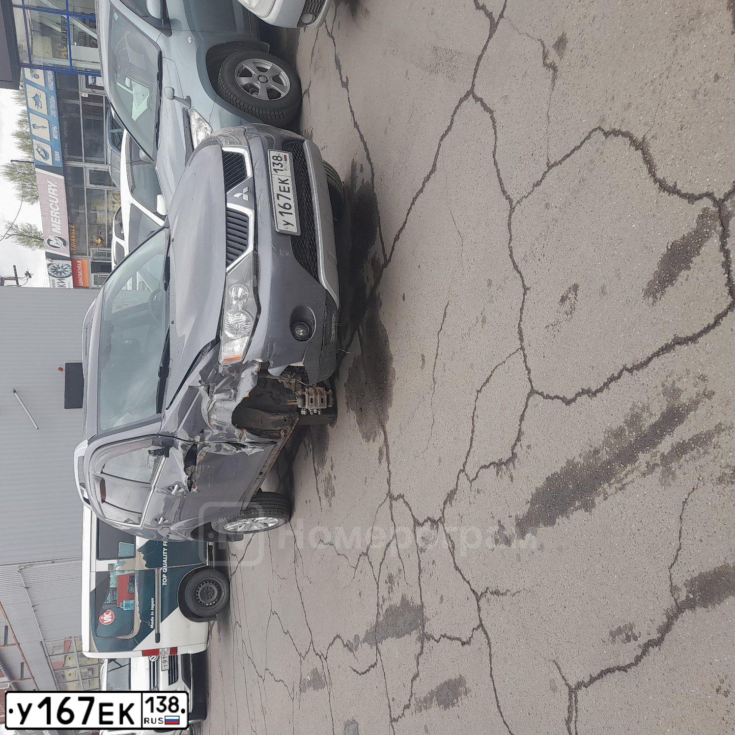 Фото автомобиля MITSUBISHI OUTLANDER, 2008 — госномер У167ЕК138. Цвет: Серый