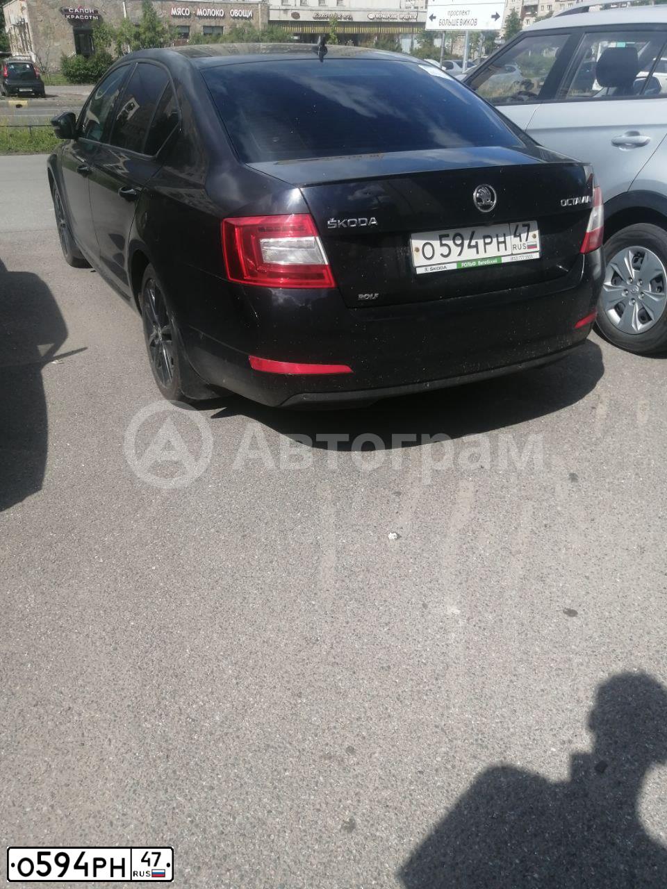 Фото автомобиля SKODA OCTAVIA, 2017 — госномер О594РН47. Цвет: ЧЕРНЫЙ