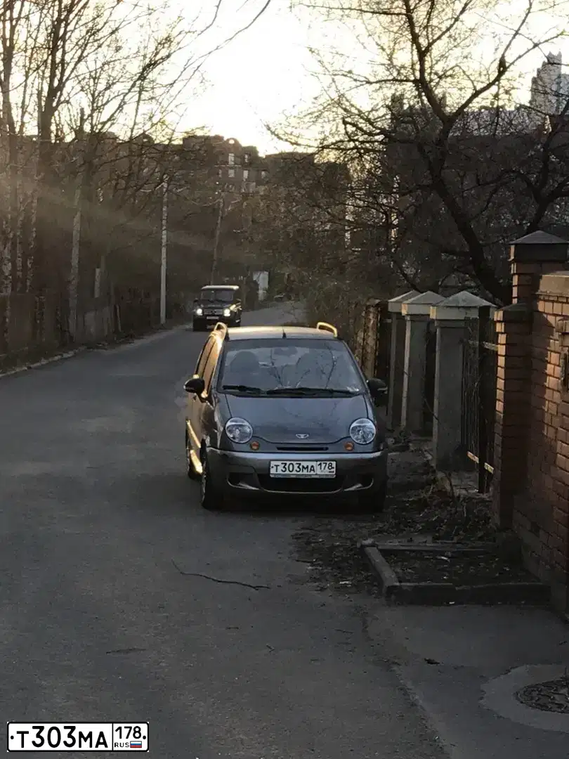 Фото автомобиля DAEWOO MATIZ, 2014 — госномер Т303МА178. Цвет: ТЕМНО-СЕРЫЙ