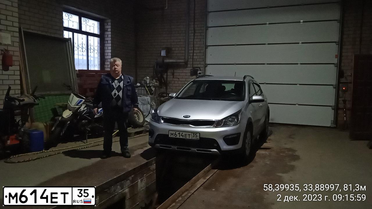 Фото автомобиля KIA RIO, 2018 — госномер К158ВТ53. Цвет: Серебристый