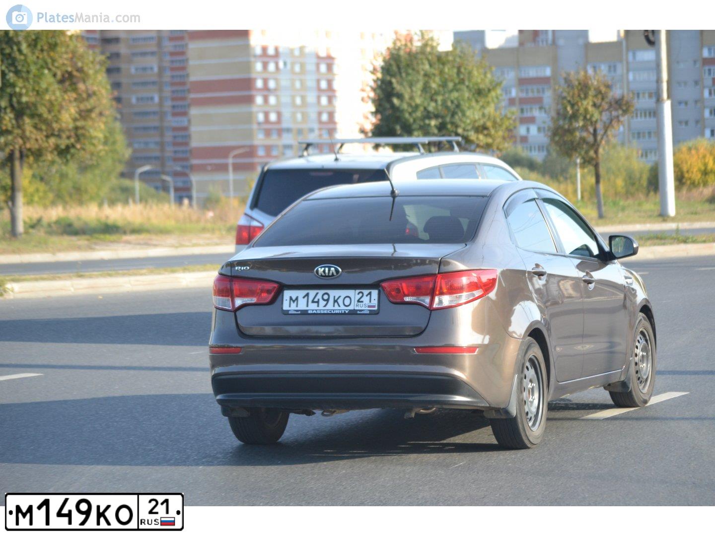Фото автомобиля KIA RIO, 2016 — госномер М149КО21. Цвет: Коричневый