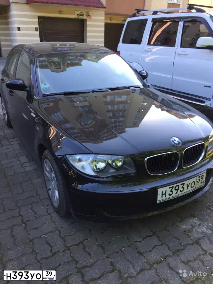 Фото автомобиля BMW SERIE 1, 2007 — госномер Н393УО39. Цвет: ЧЕРНЫЙ