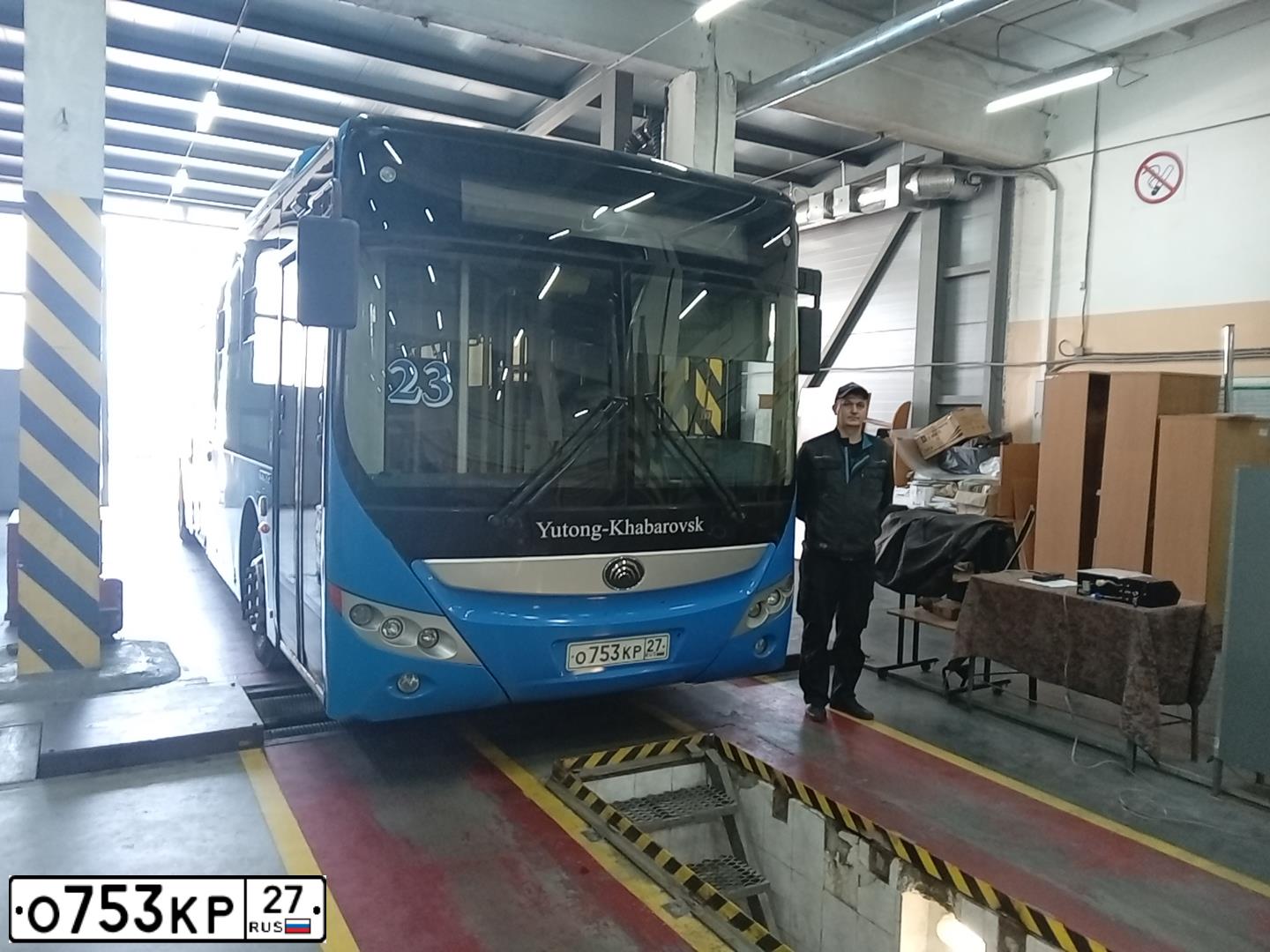 Фото автомобиля YUTONG 6118, 2018 — госномер О753КР27. Цвет: СИНИЙ