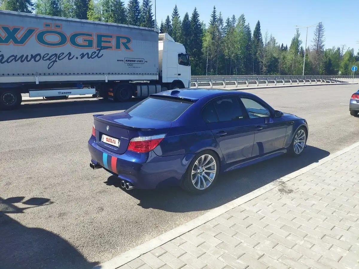 Фото автомобиля BMW M5, 2005 — госномер А609МА977