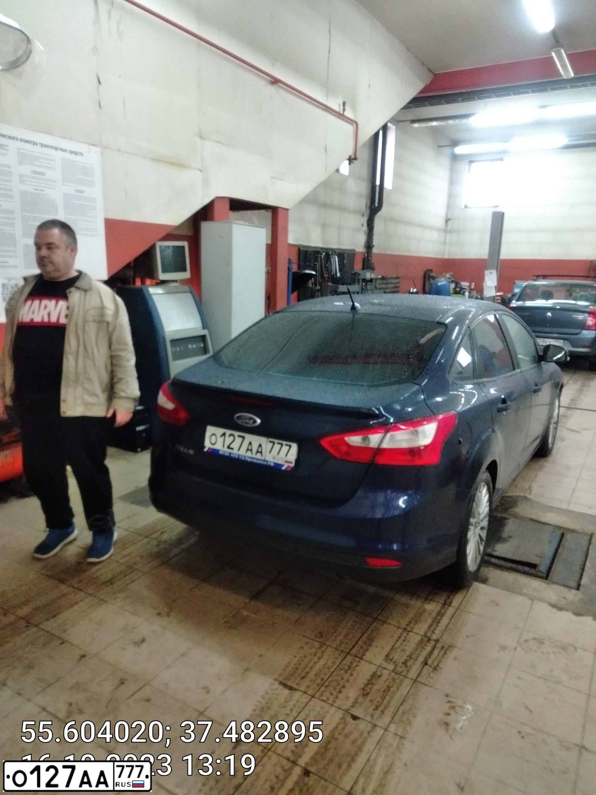 Фото автомобиля FORD FOCUS, 2013 — госномер Х393МА797. Цвет: СИНИЙ ТЕМНЫЙ